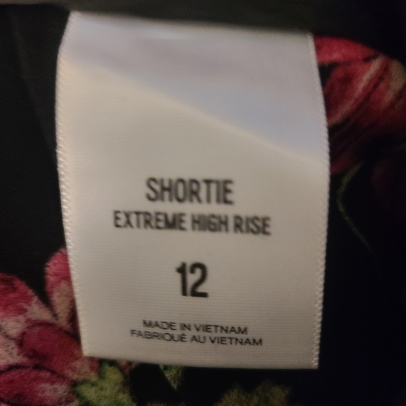 Express Women’s Extreme High Rise Floral Flared Tie Belt Shorts - Picture 3 of 7